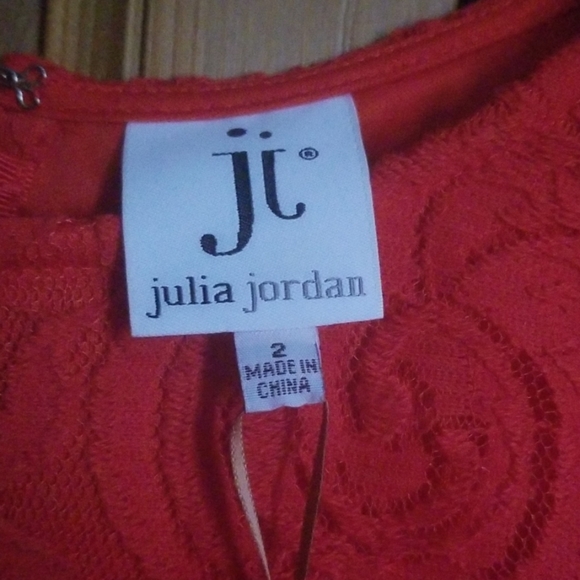 New! Red lace dress. Above the knee - Picture 5 of 6